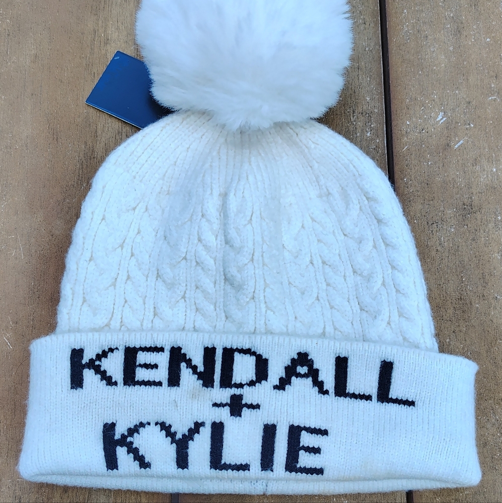KENDALL & KYLIE SPELL OUT CREAM POM POM TOBOGGAN  NWT
